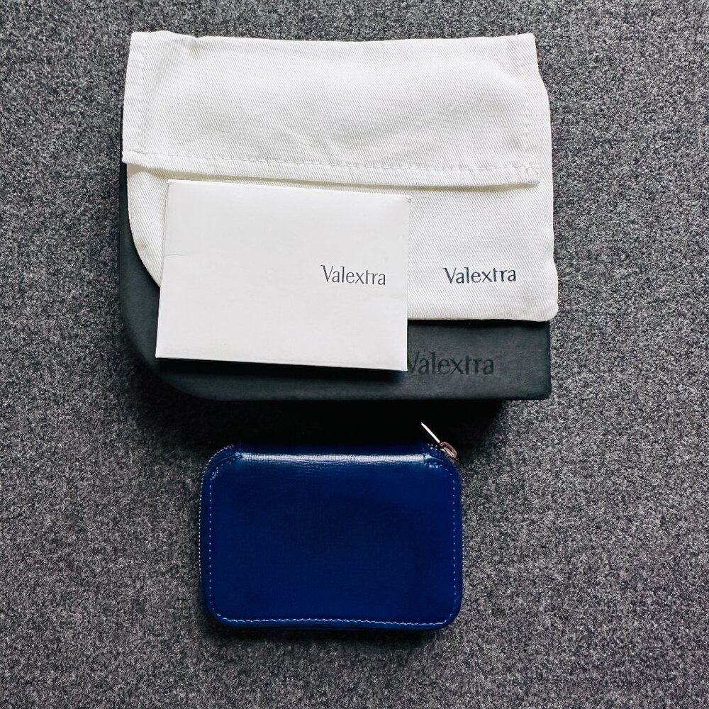 Valextra blue Card HOlder Zip Around Preloved.